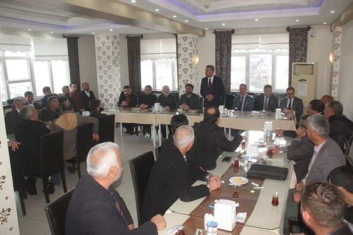 AK Parti MKYK Üyesi Mustafa Sever, Gülnar’da Mahalle Muhtarları ve  sanayicilerle bir araya geldi