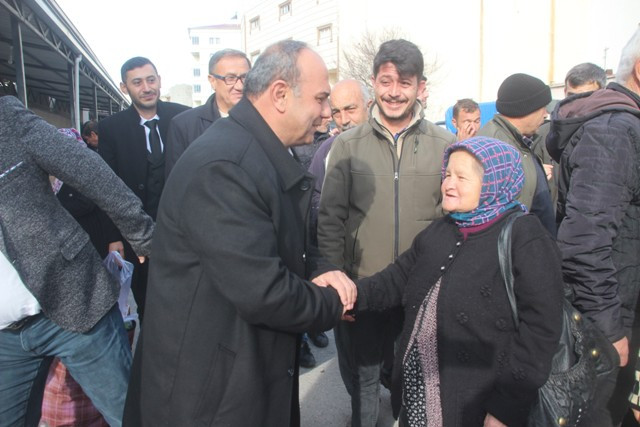 Cumhuriyet Halk Partisi Gülnar Belediye Başkan Adayı  Bayram Ali Dede Pazaryerindeki Esnafları ziyaret etti.