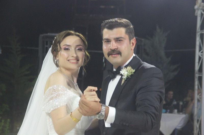 Kübra & Selami Alper Çiftine Mutluluklar Dileriz
