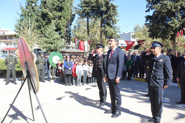 29 Ekim Cumhuriyet Bayramının 101. Yıl kutlamasında Çelenk koyma töreni Hükümet Konağı önünde gerçekleşti.