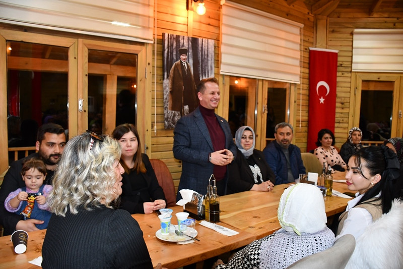 Başkan Fatih Önge Kadın Esnaflarla İftar'da Bir araya Geldi